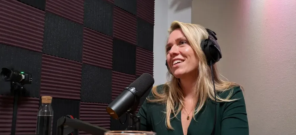 Rowanda Blijenberg in de studio