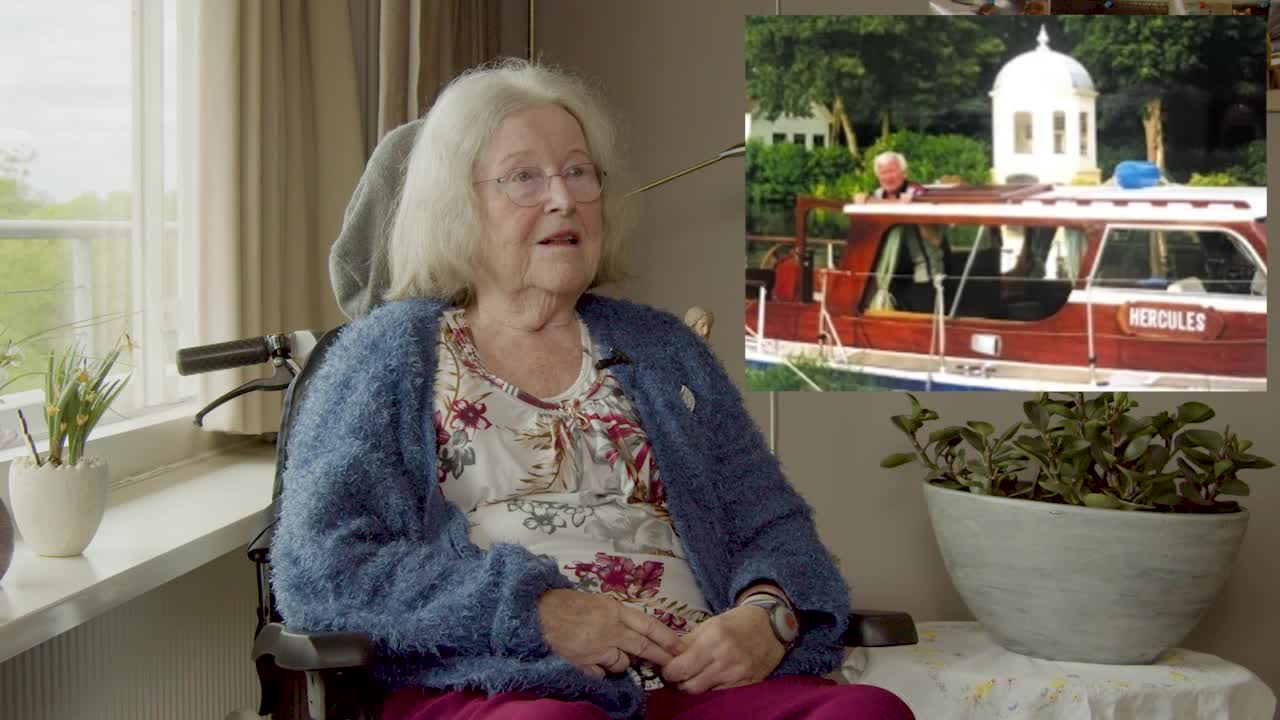 Corrie Moltmaker tijdens de opname van haar videoportret