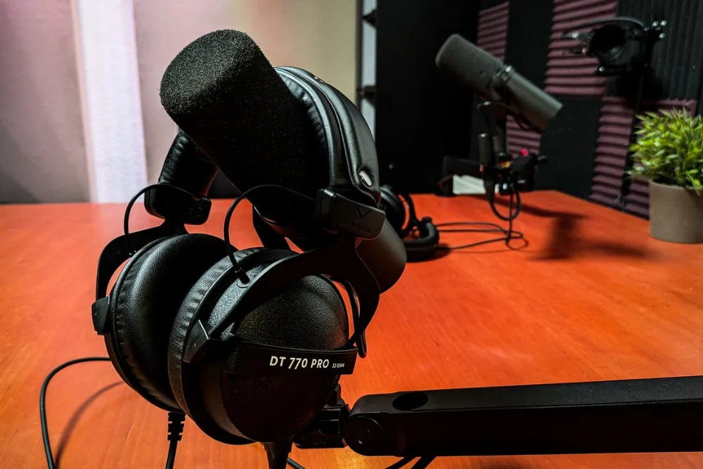 Montage van een podcastopname