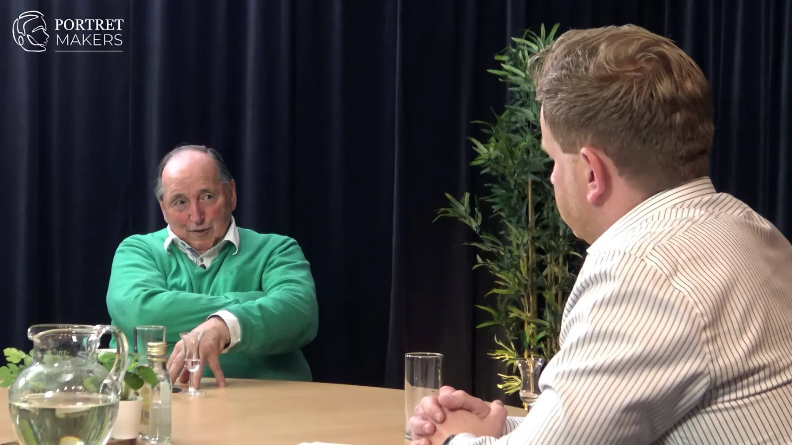 Frans Fiolet in gesprek tijdens de opname van zijn videoportret